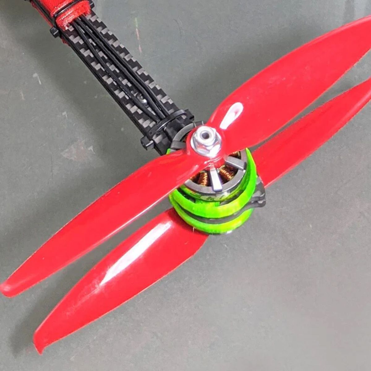 Пропеллеры Gemfan Flash 7042 7x4.2, 2-лопастные, 4/6 пар для FPV гоночных дронов, квадрокоптеров Пропеллеры Gemfan Flash 7042 7x4.2, 2-лопастные, 4/6 пар для FPV гоночных дронов, квадрокоптеров